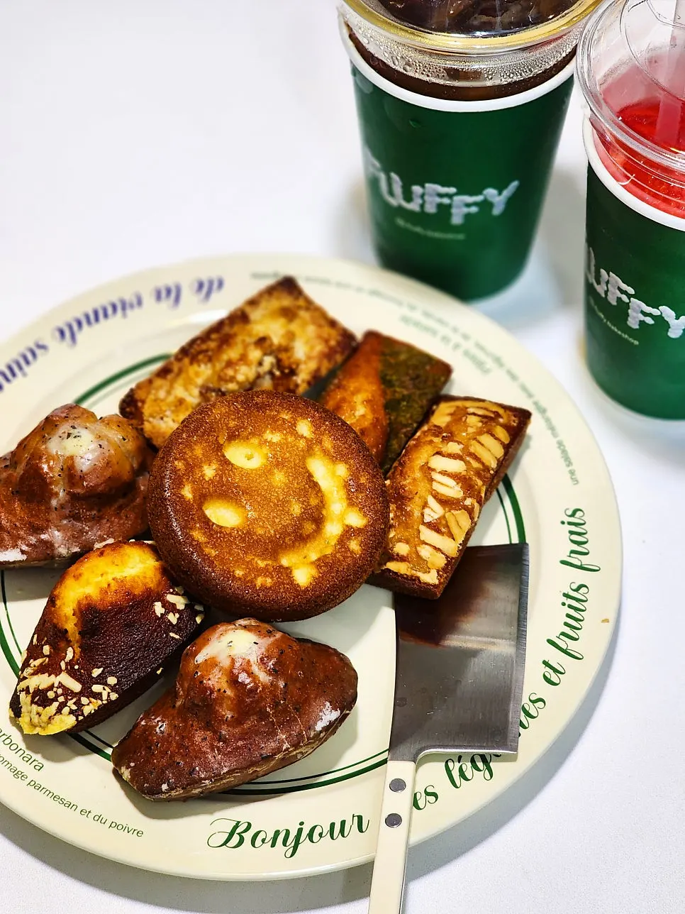 Takeout drinks and home-café desserts