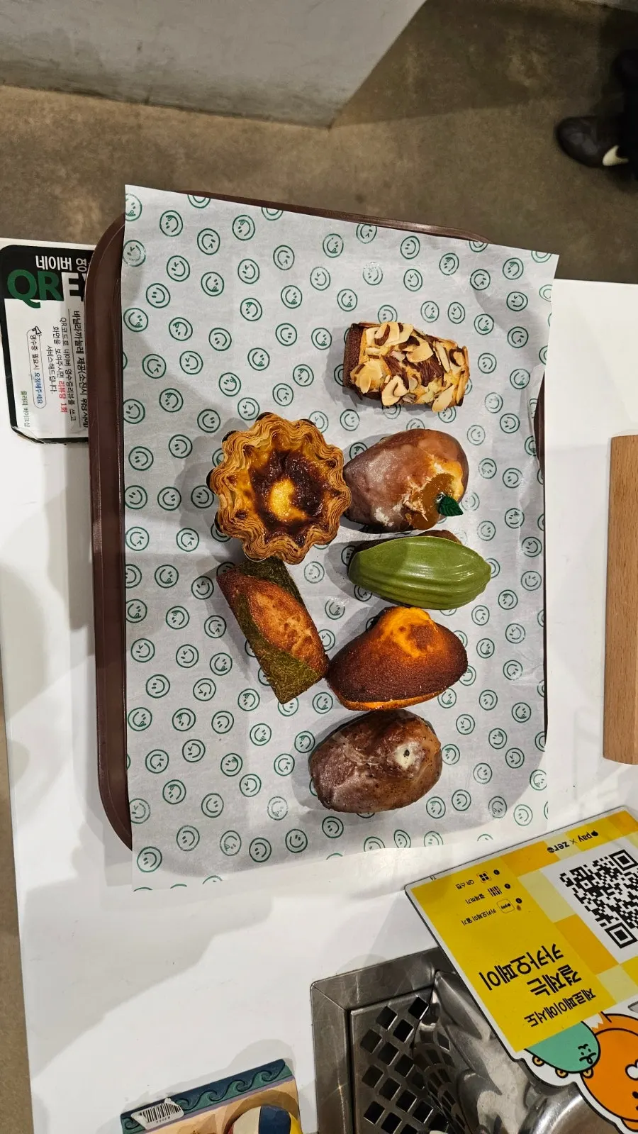 Ordered madeleines and financiers being packaged