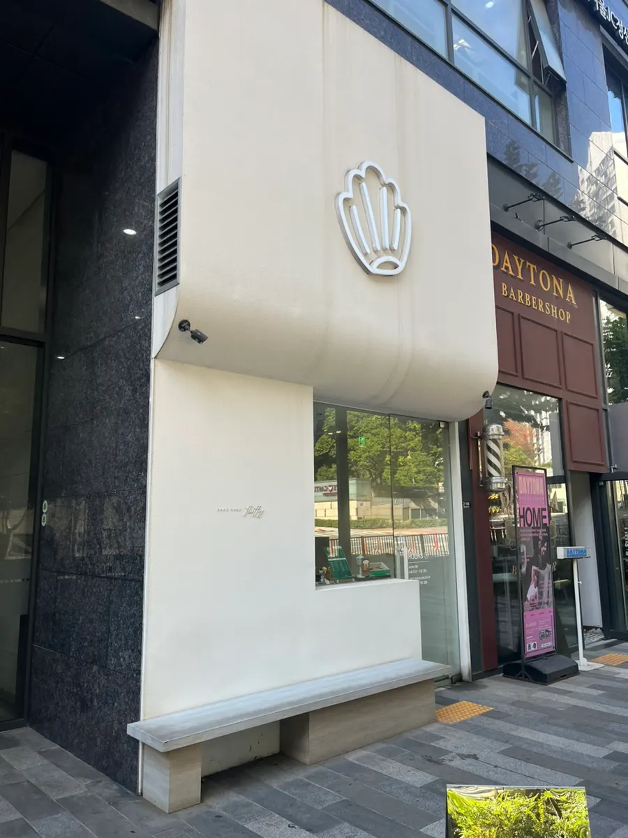 공덕역 플러피 베이크샵 매장 외관