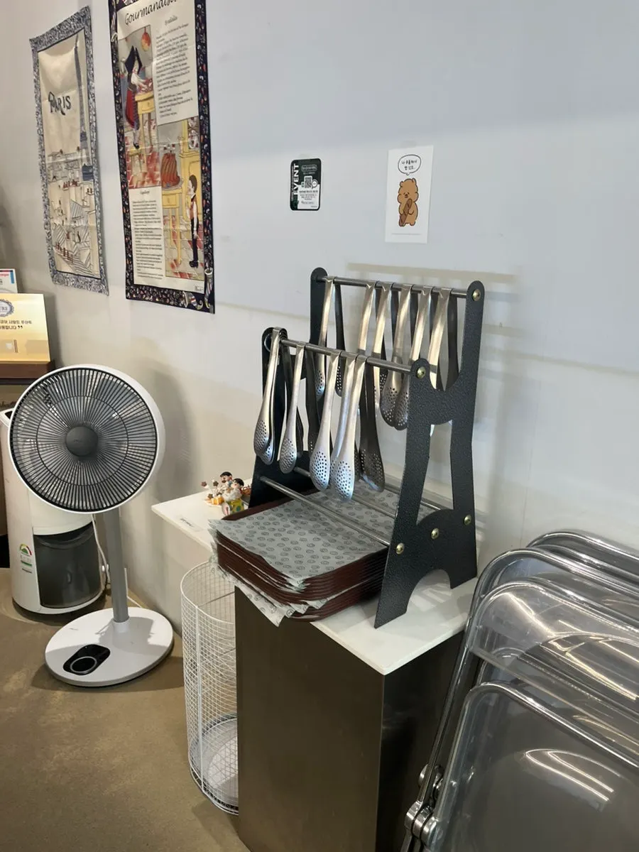 플러피 베이크샵 디저트 쇼케이스 주변