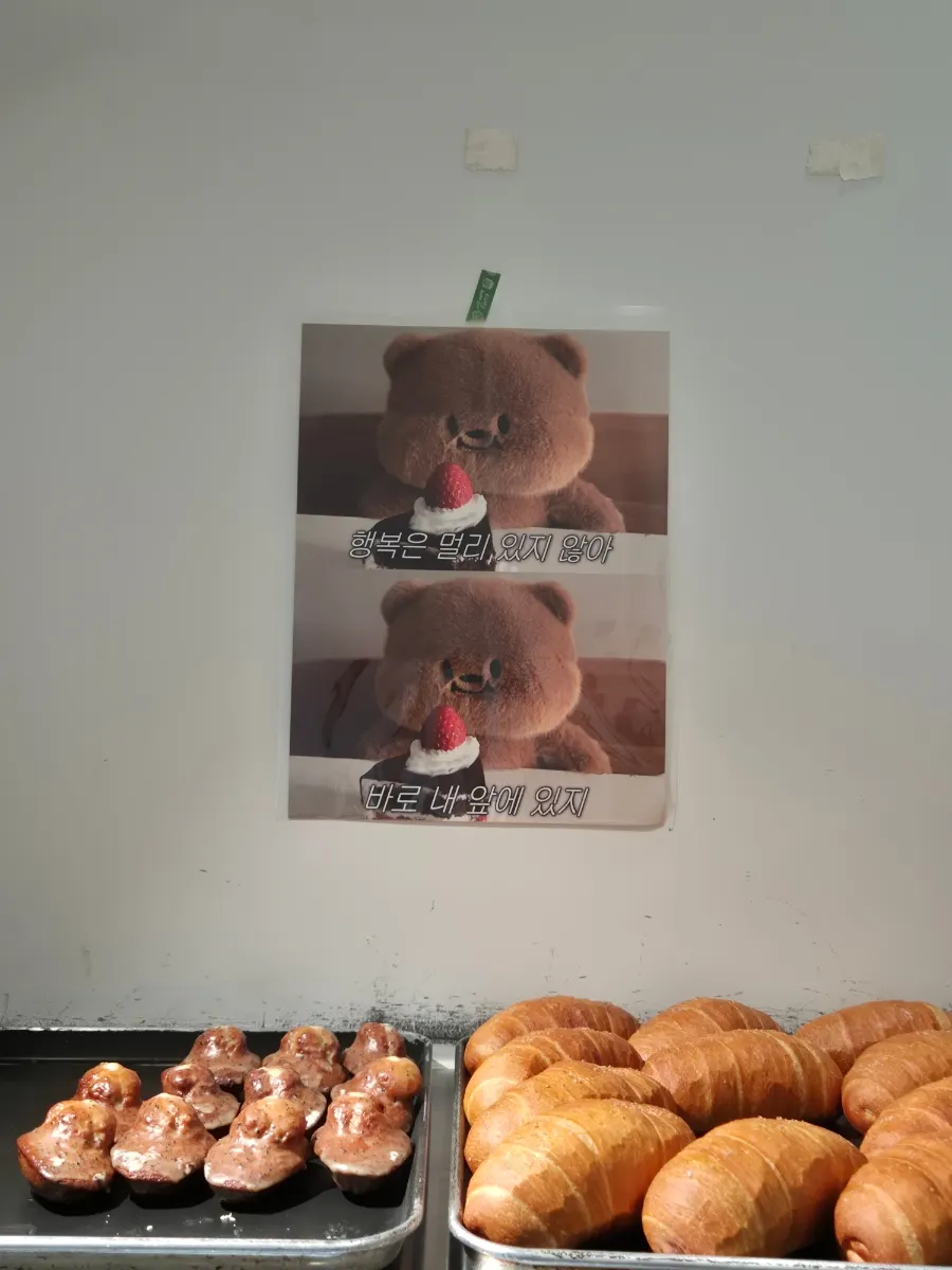 Fluffy Bake Shop dessert café info image near Gongdeok Station