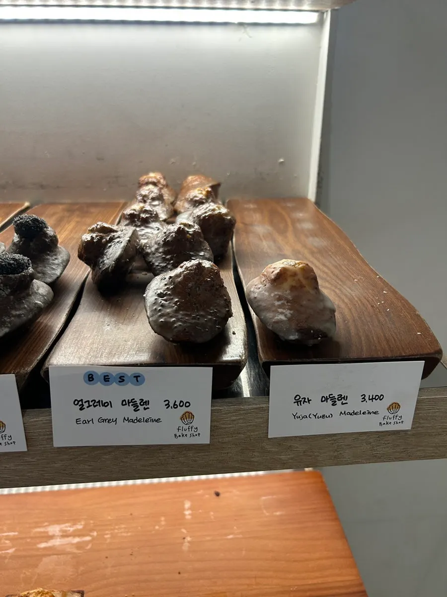 플러피 베이크샵 구움과자 메뉴 진열