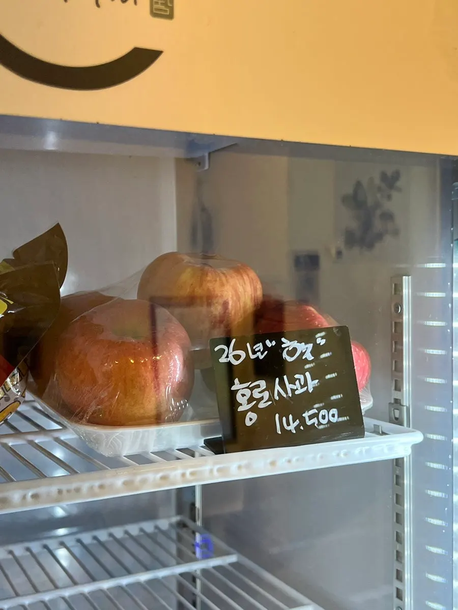 Fresh fruit organized by variety