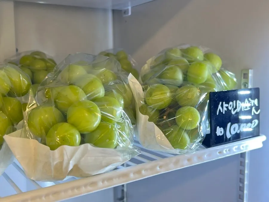Mandarins and Kyoho grapes chosen for the children’s breakfast fruit