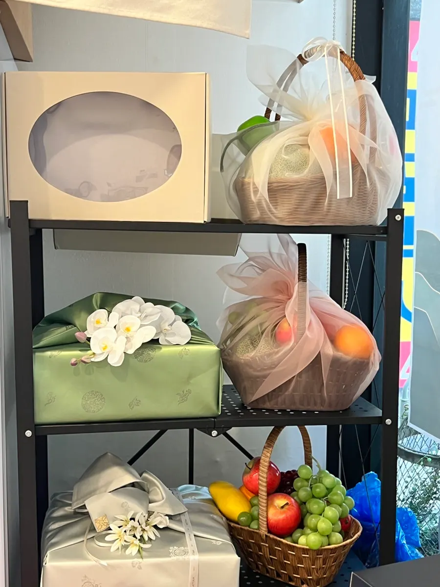 Fruit gift-box wrapping sample