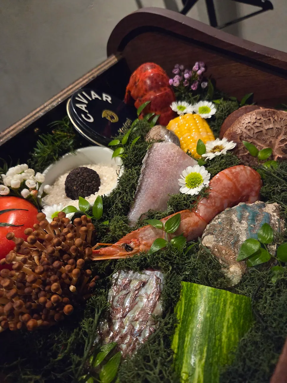 런치C 코스 첫 순서 죽 플레이팅