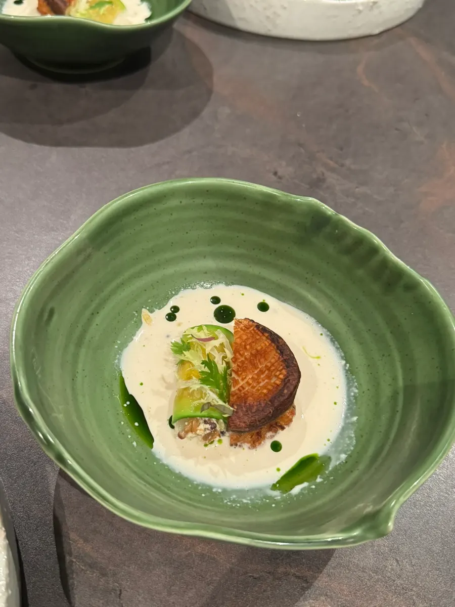 Plate arranged for easy tasting of the bite-sized dishes