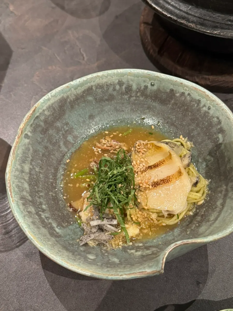 Sea bass pot rice served with a seaweed soup meal set