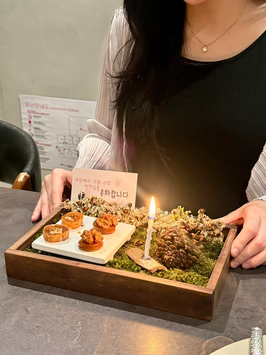 Cheese-wrapped dried persimmon and walnut-topped yakgwa