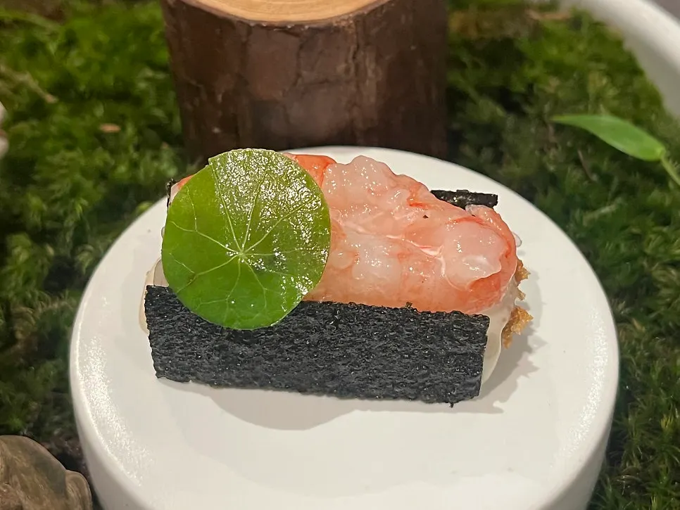 Scallop & clam brick pastry roll dusted with gamtae powder