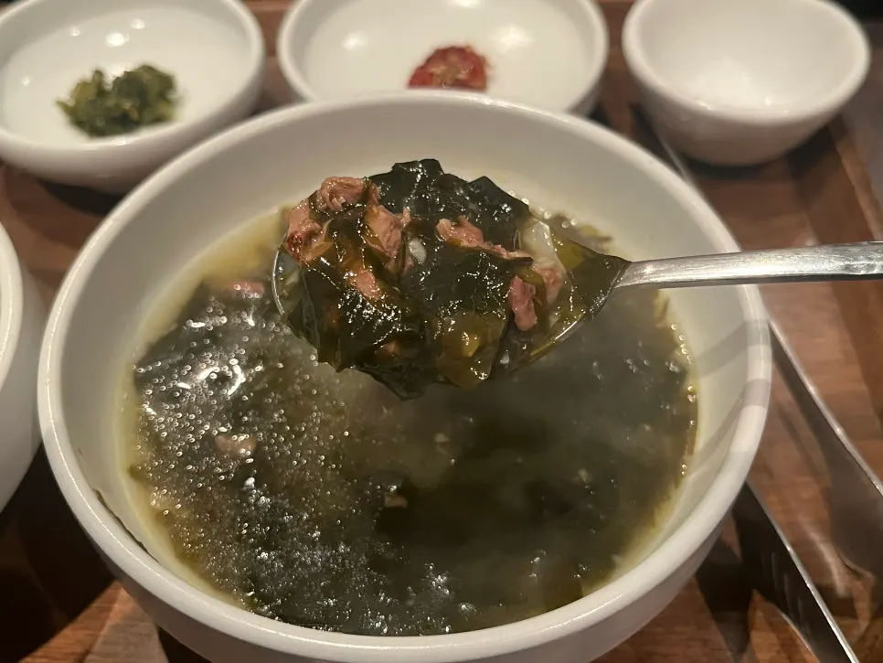 Seaweed soup packed with hanwoo beef