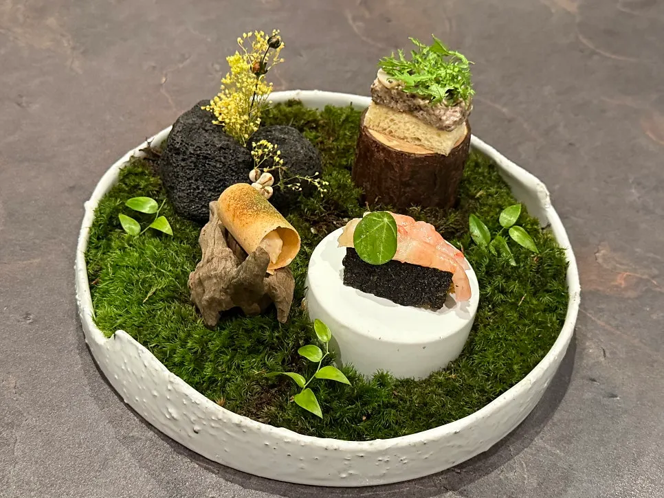 Full plating of the three bite-sized dishes