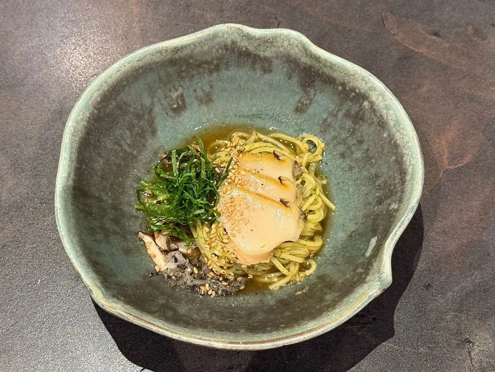 A bowl of abalone five-color gardenia noodles
