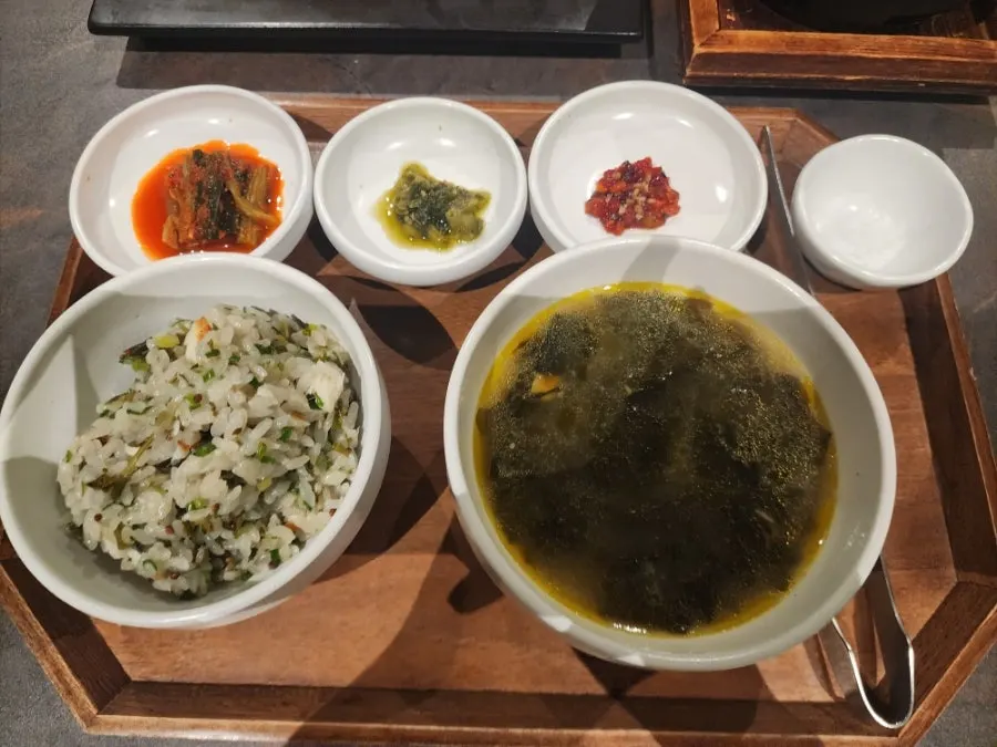Seasonal fish pot rice with a Hanwoo seaweed soup set