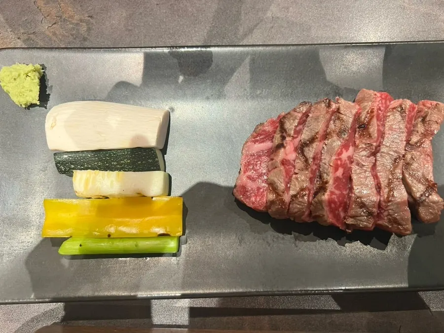 Hanwoo seaweed soup and pot rice set