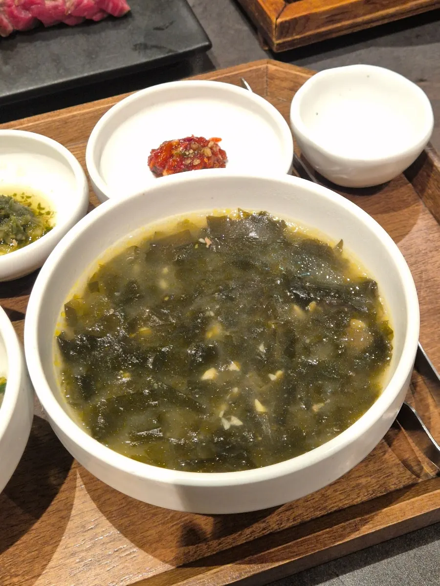 Sea bream pot rice and Hanwoo set meal