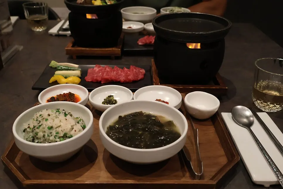 우수 한우 맡김 차림 고기 플레이트