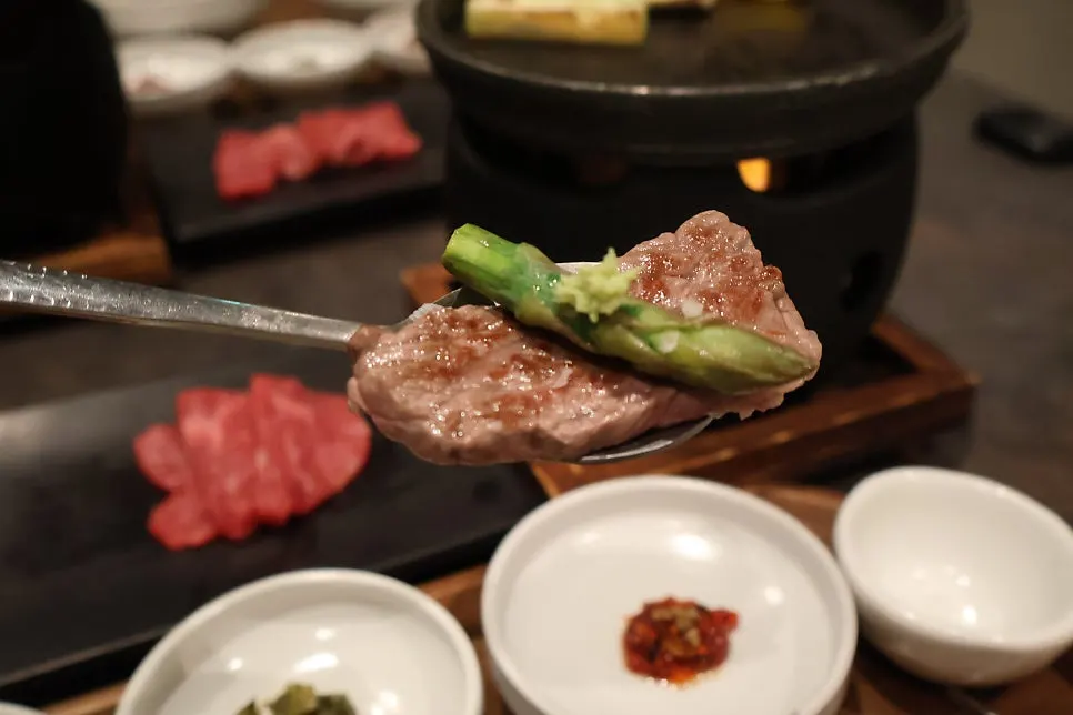 한우와 함께 나온 소금 접시