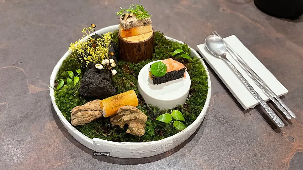 A plate of three bite-sized dishes