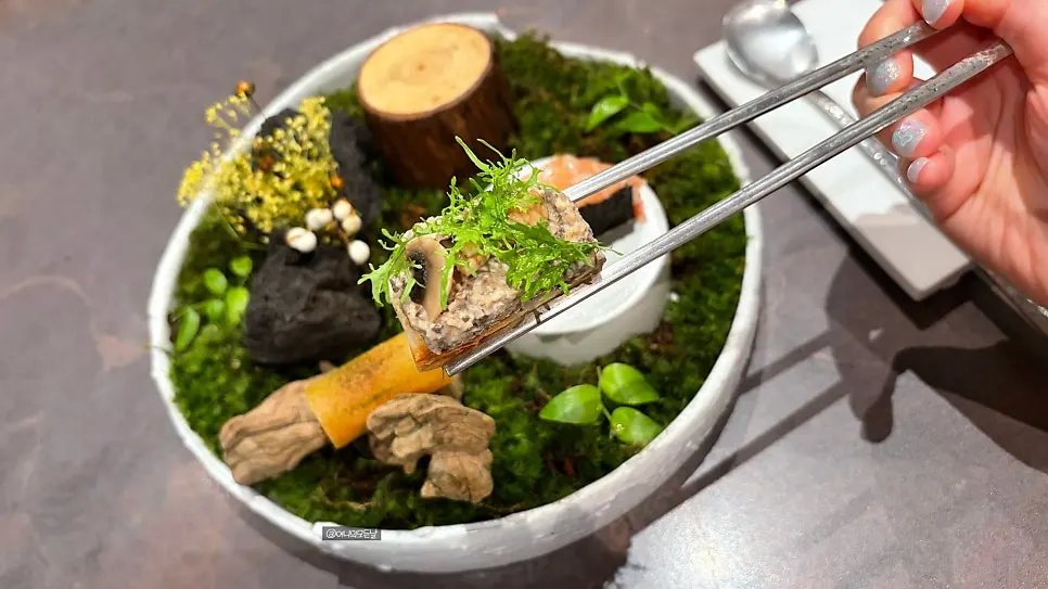Bite-sized dish with brioche and hanwoo bulgogi