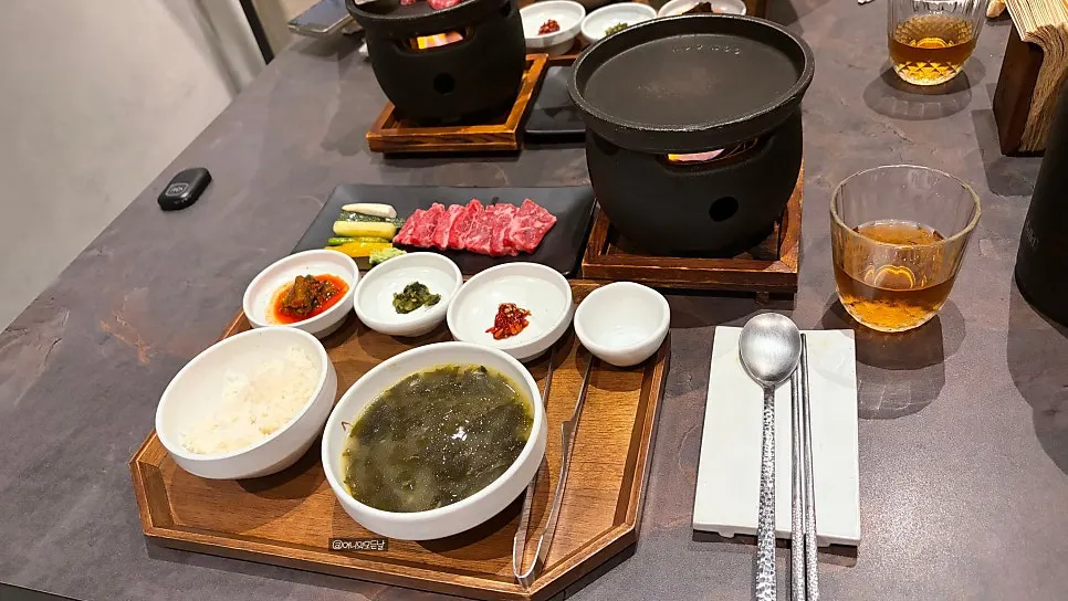 1++ hanwoo grill and hanwoo seaweed soup rice table