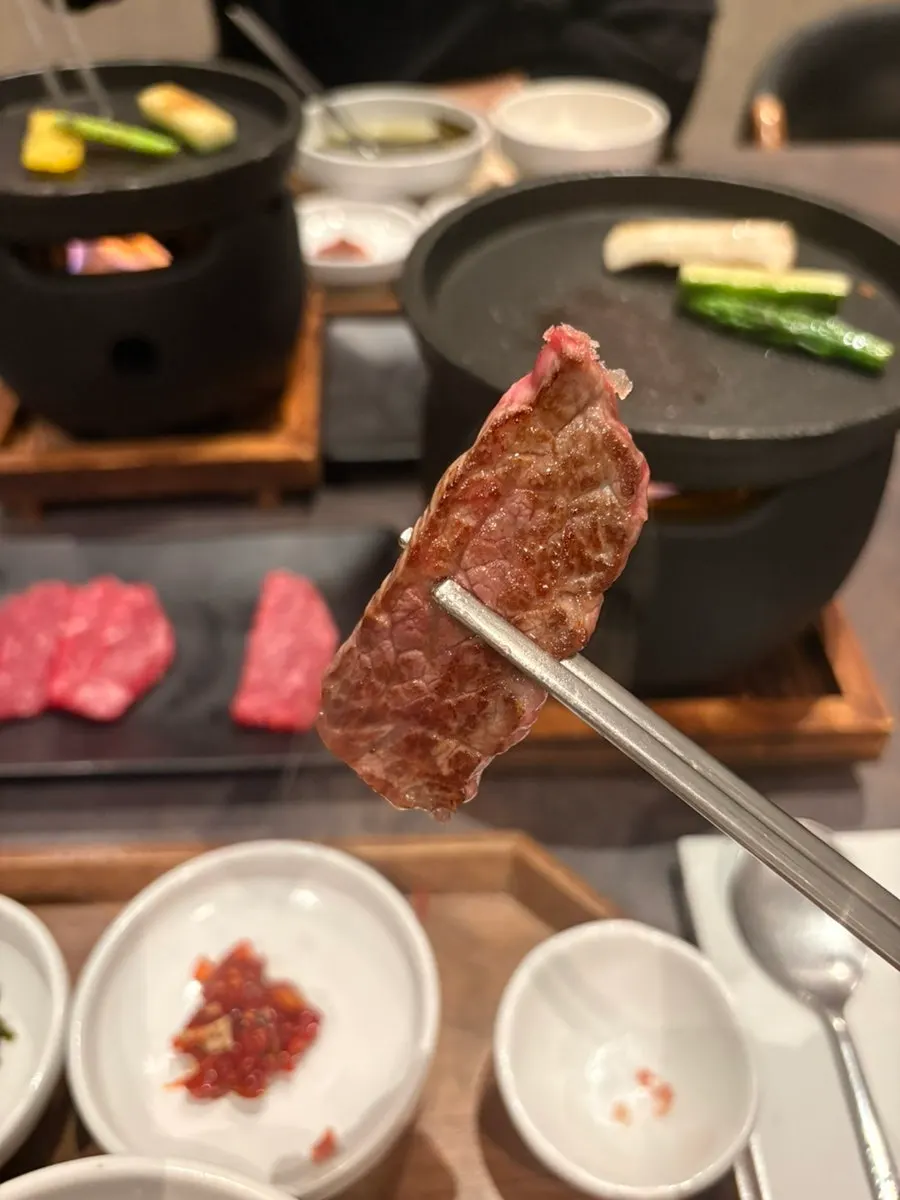 화로에서 구워지는 한우 등심
