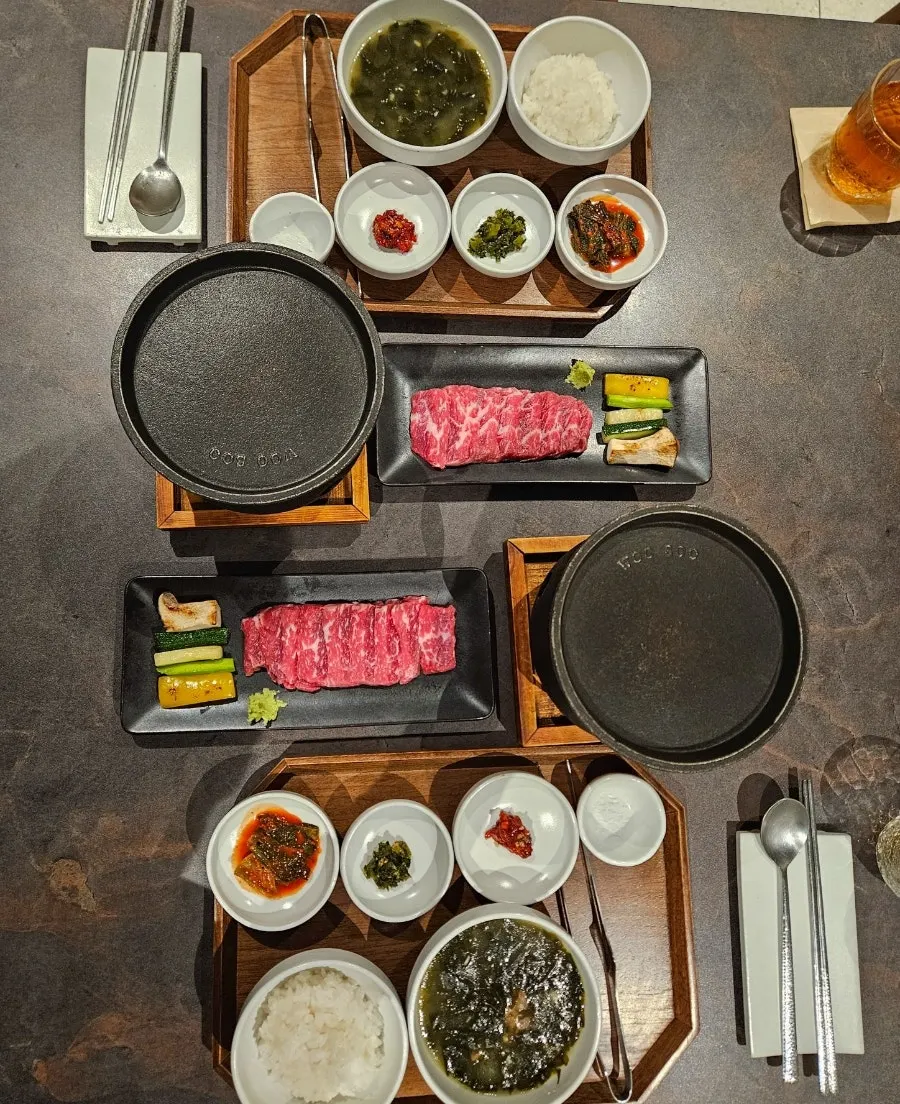 메인 한우구이와 반상 한상차림