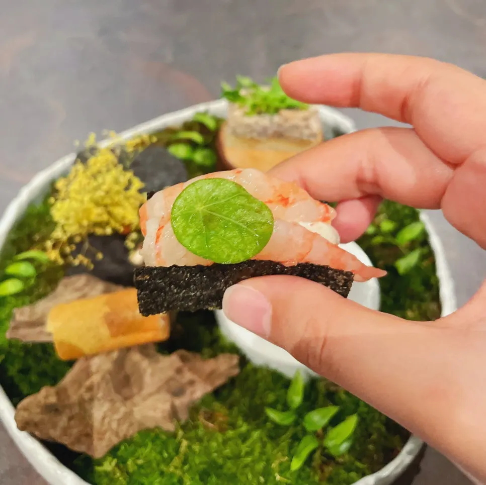 Sweet shrimp gim-bugak topped with abalone innard rice and sweet shrimp