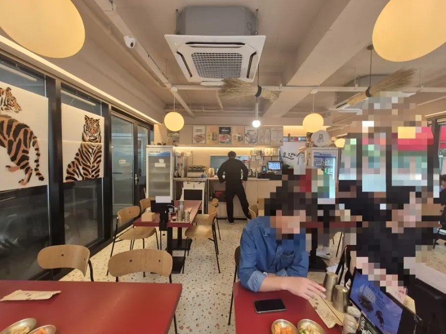 호랑이 그림이 있는 호랭이곳간 공덕점