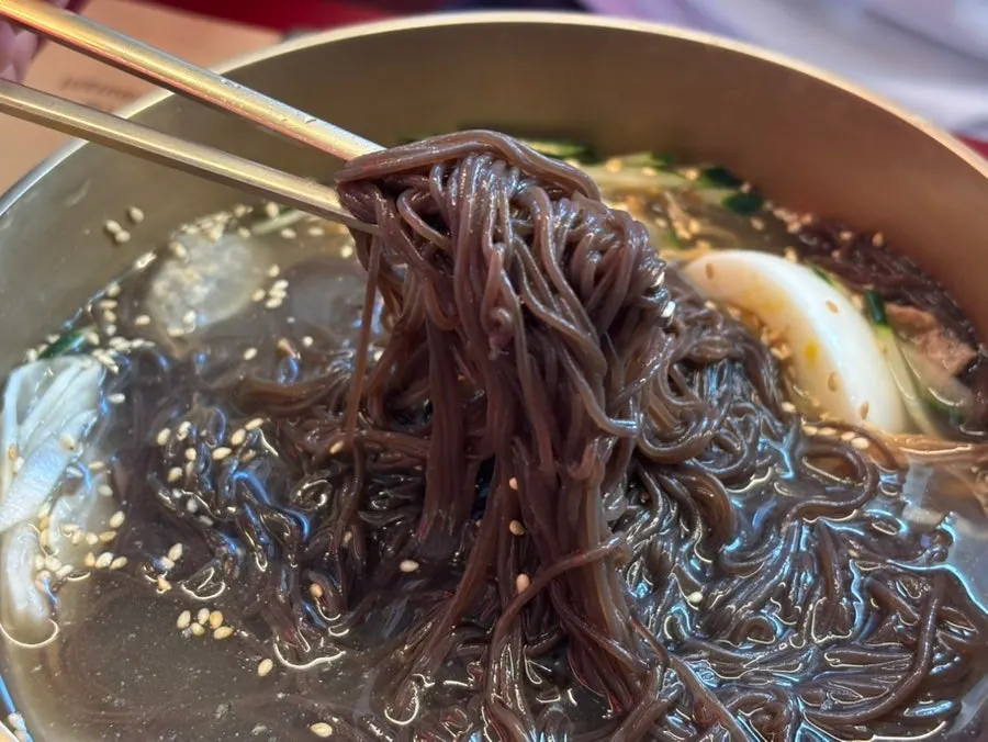 Naengmyeon topped with hongdukkae-sal