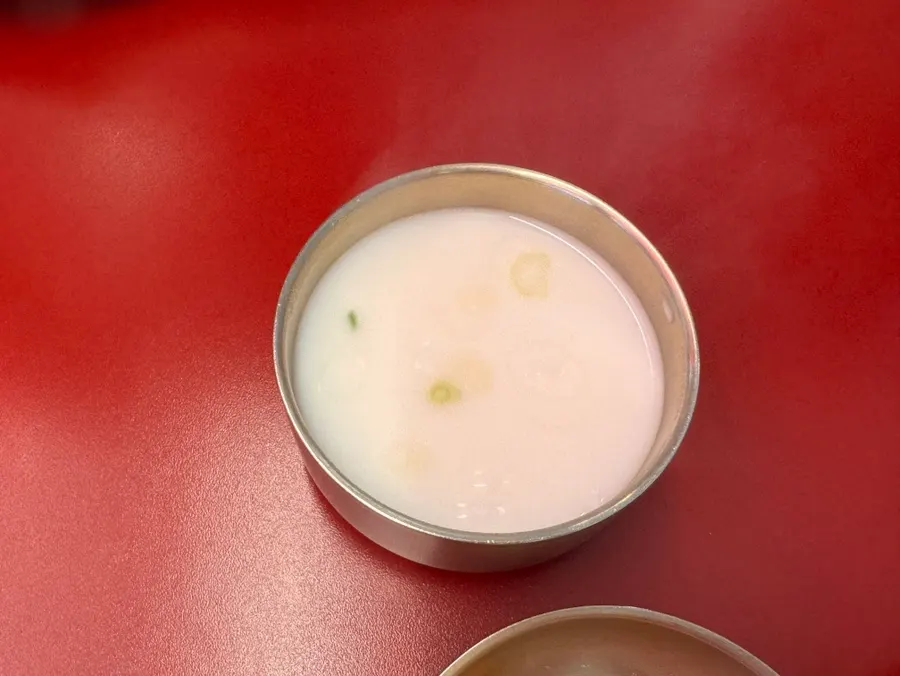 Tasting portion of beef-bone soup served before the meal