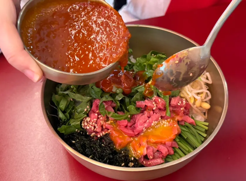 Yukhoe bibimbap with vegetables