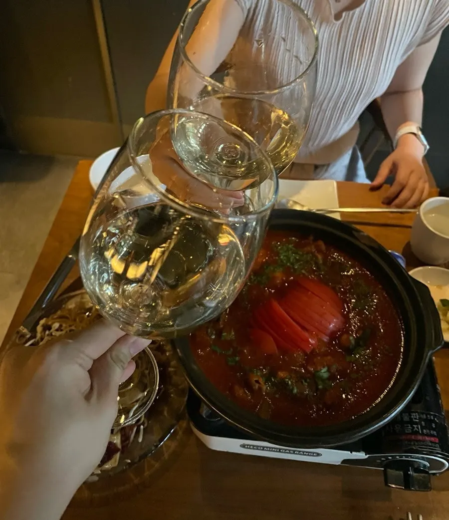 이자카야 식사 중인 테이블