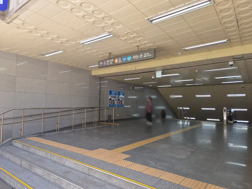 우수 한국 그릴 다이닝 매장 입구