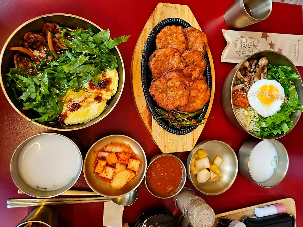 주문한 메뉴가 차려진 테이블