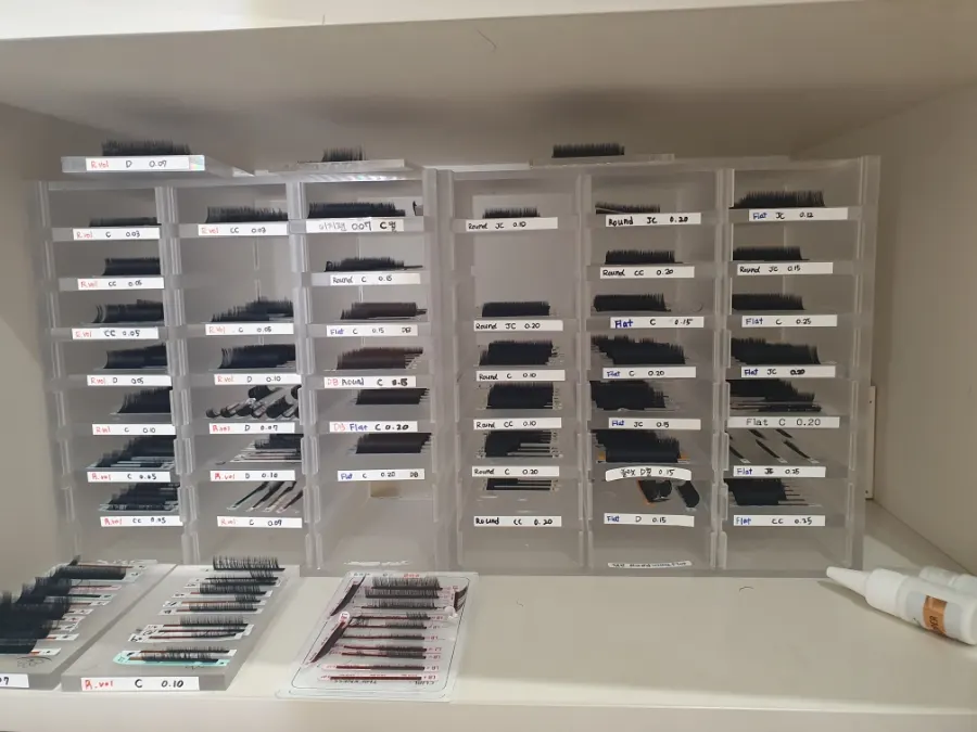 Treatment bed area for lash extensions