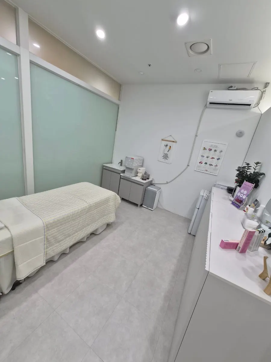 Well-organized lash treatment area