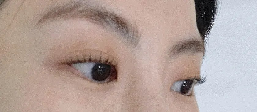 Side view of the lash curl line