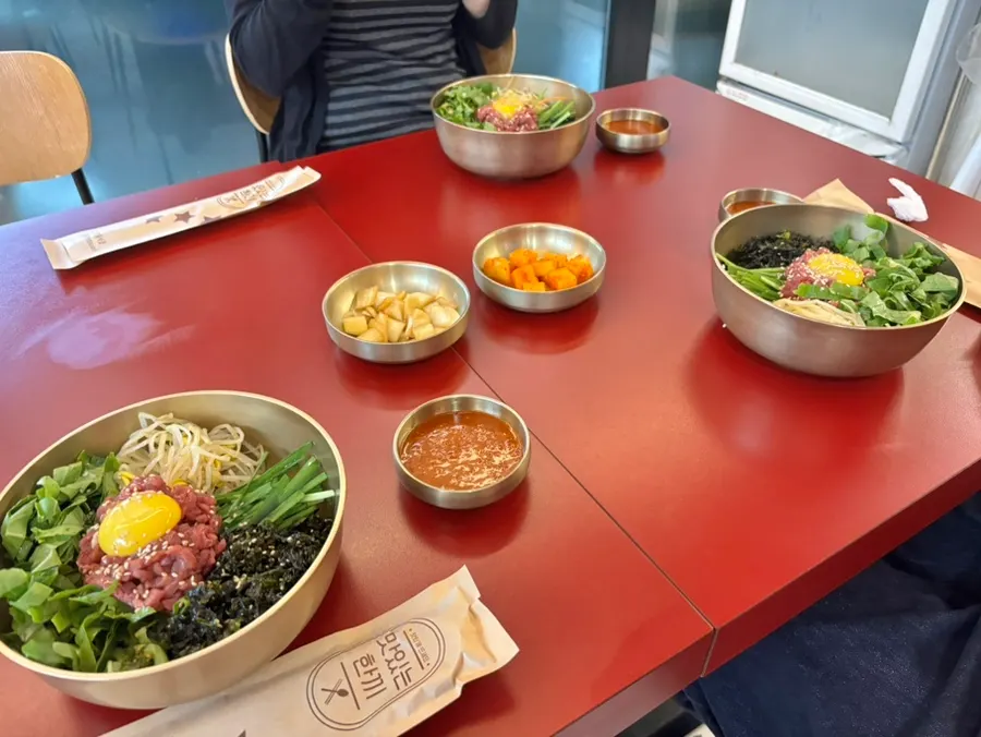 밑반찬을 담을 수 있는 셀프바