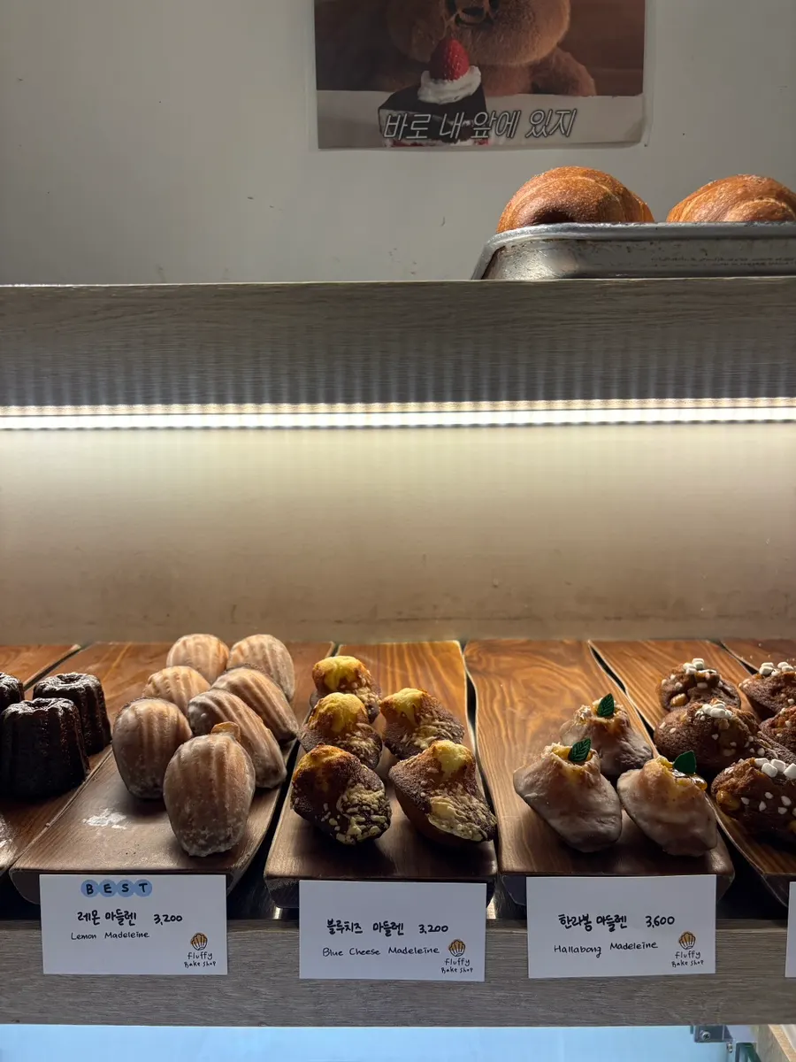 Canelés on display