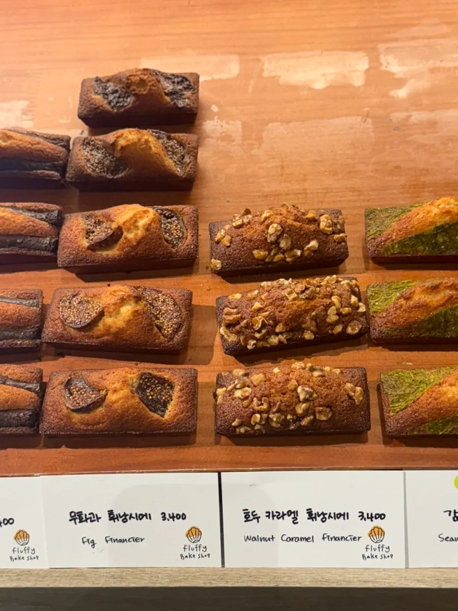 Display of madeleines and financiers