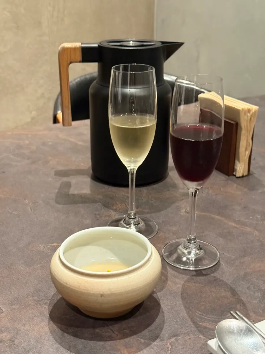 Anniversary sparkling wine and grape juice service