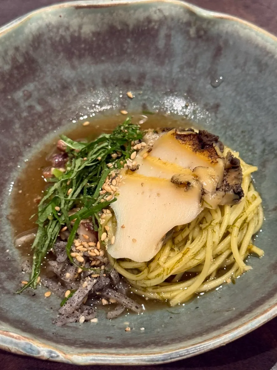 Gardenia noodles garnish with gamtae dressing