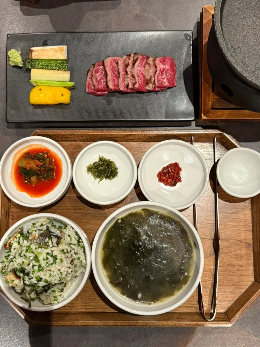 Personal charcoal grill with 1++ hanwoo and pot rice set