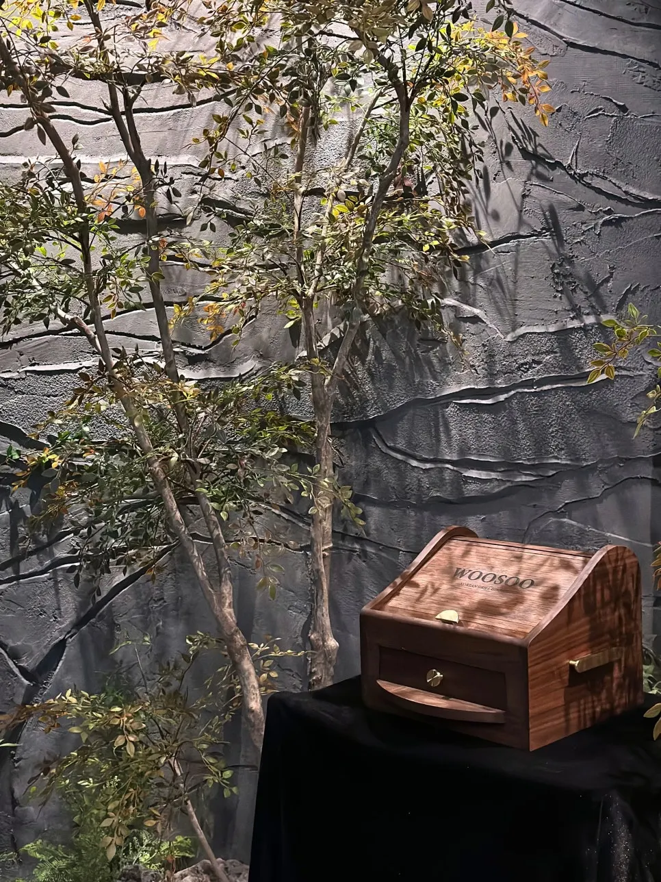 A private room at Usu styled like a painting