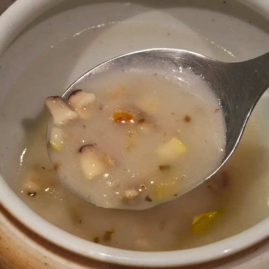 쇼잉함 뚜껑을 연 순간의 한우와 연기