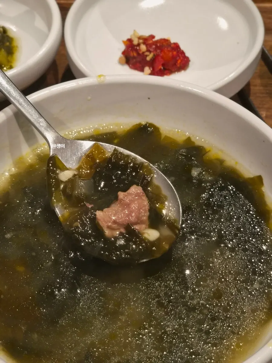 따끈한 한우미역국 한 그릇