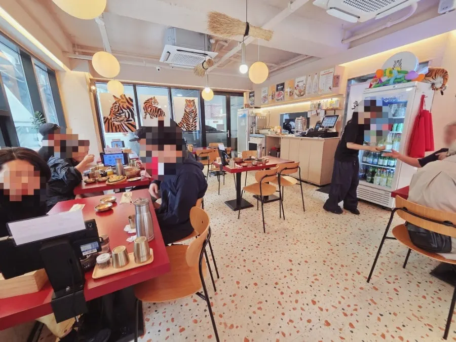 Inside Horangi Gotgan Gongdeok Branch