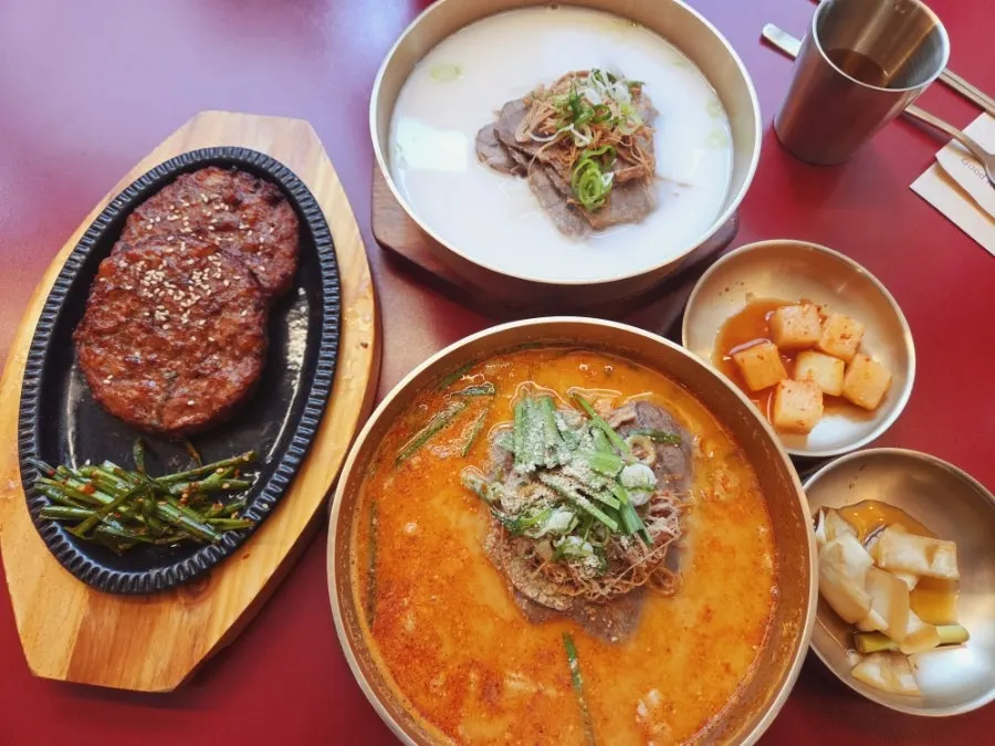 Sagolbap table setting