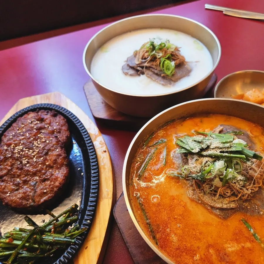 Sagolbap with side dishes